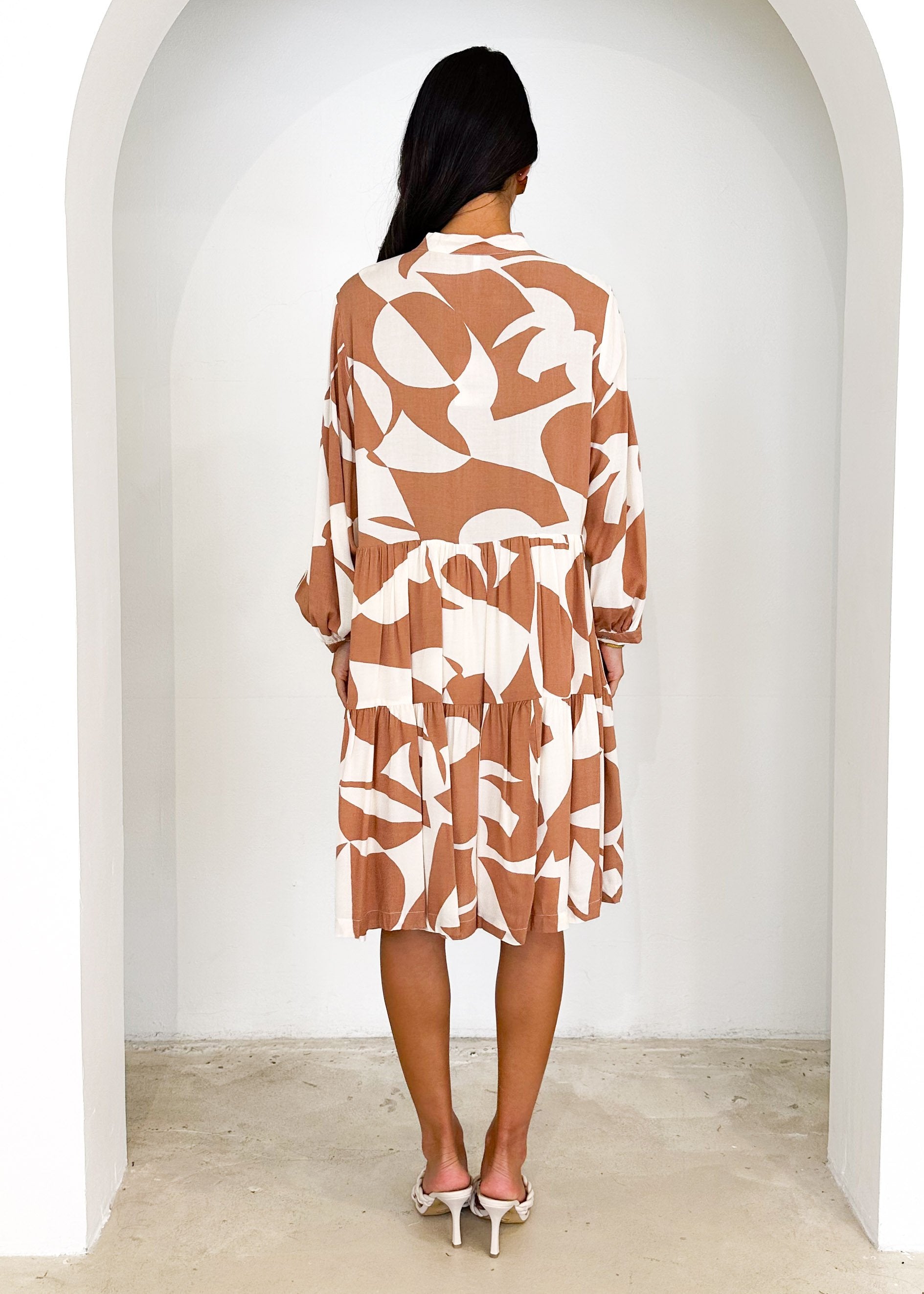 Frembrae Dress - Tan Abstract