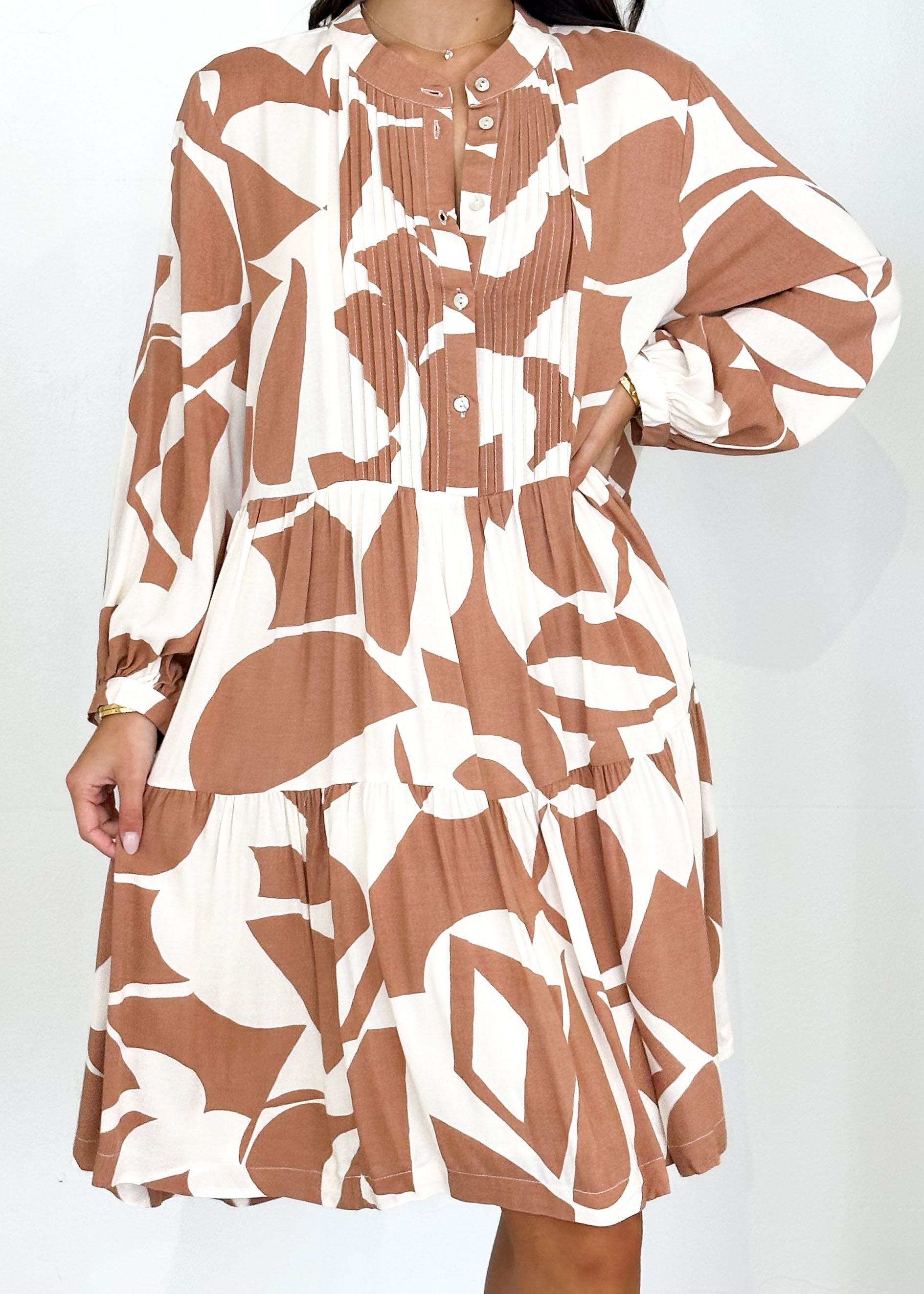 Frembrae Dress - Tan Abstract