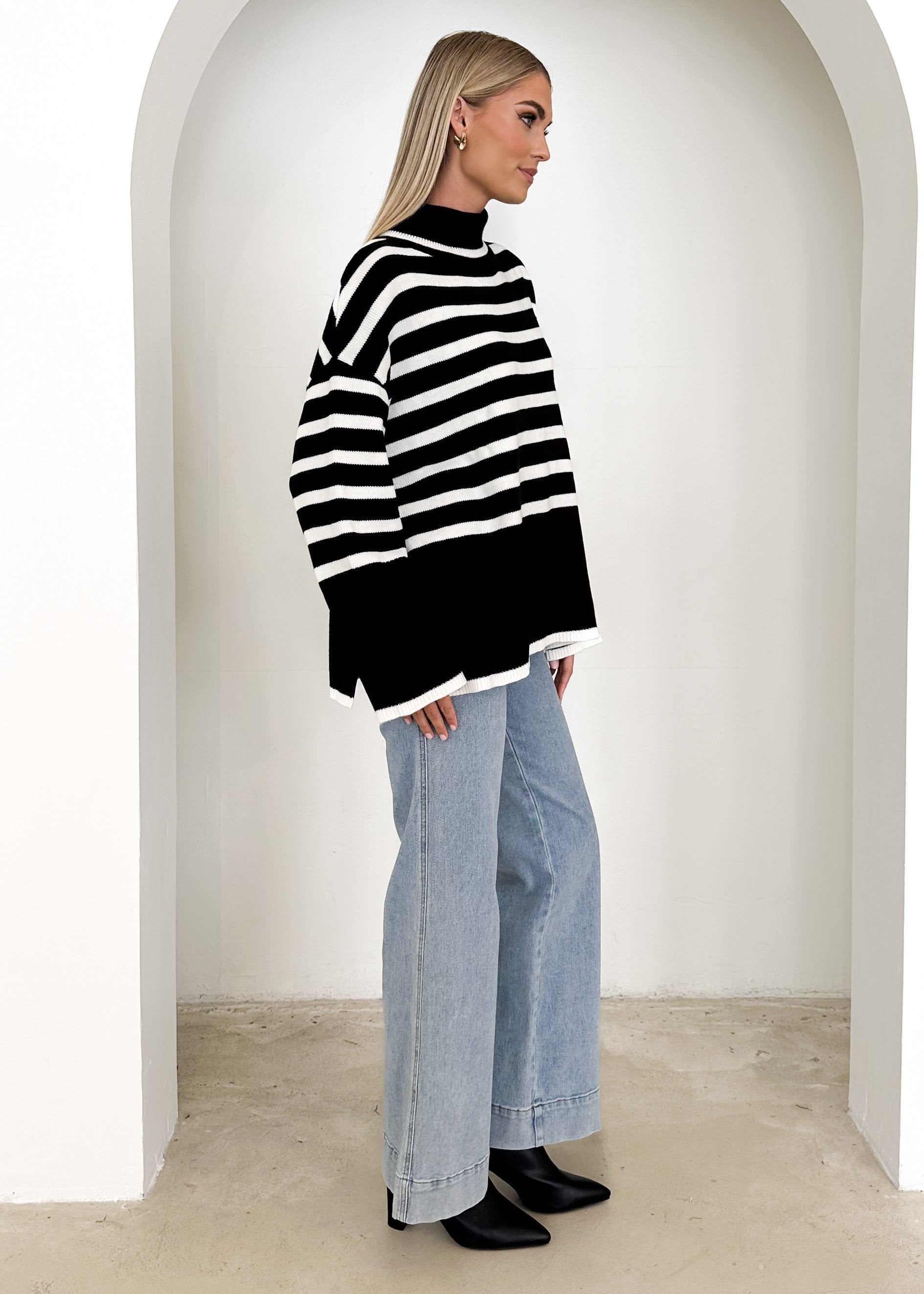 Klossy Sweater - Black Stripe