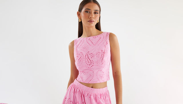 How Can I Build a Versatile Wardrobe?