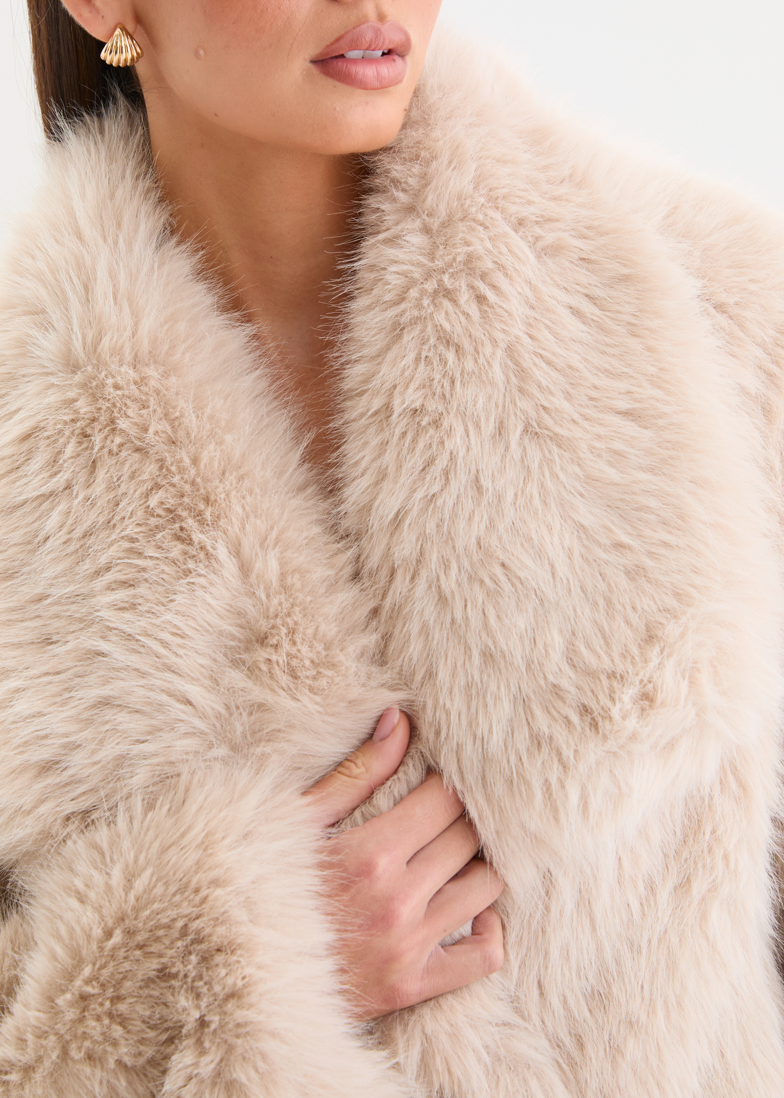 Maeve Faux Fur Cropped Jacket - Beige – Gingham & Heels