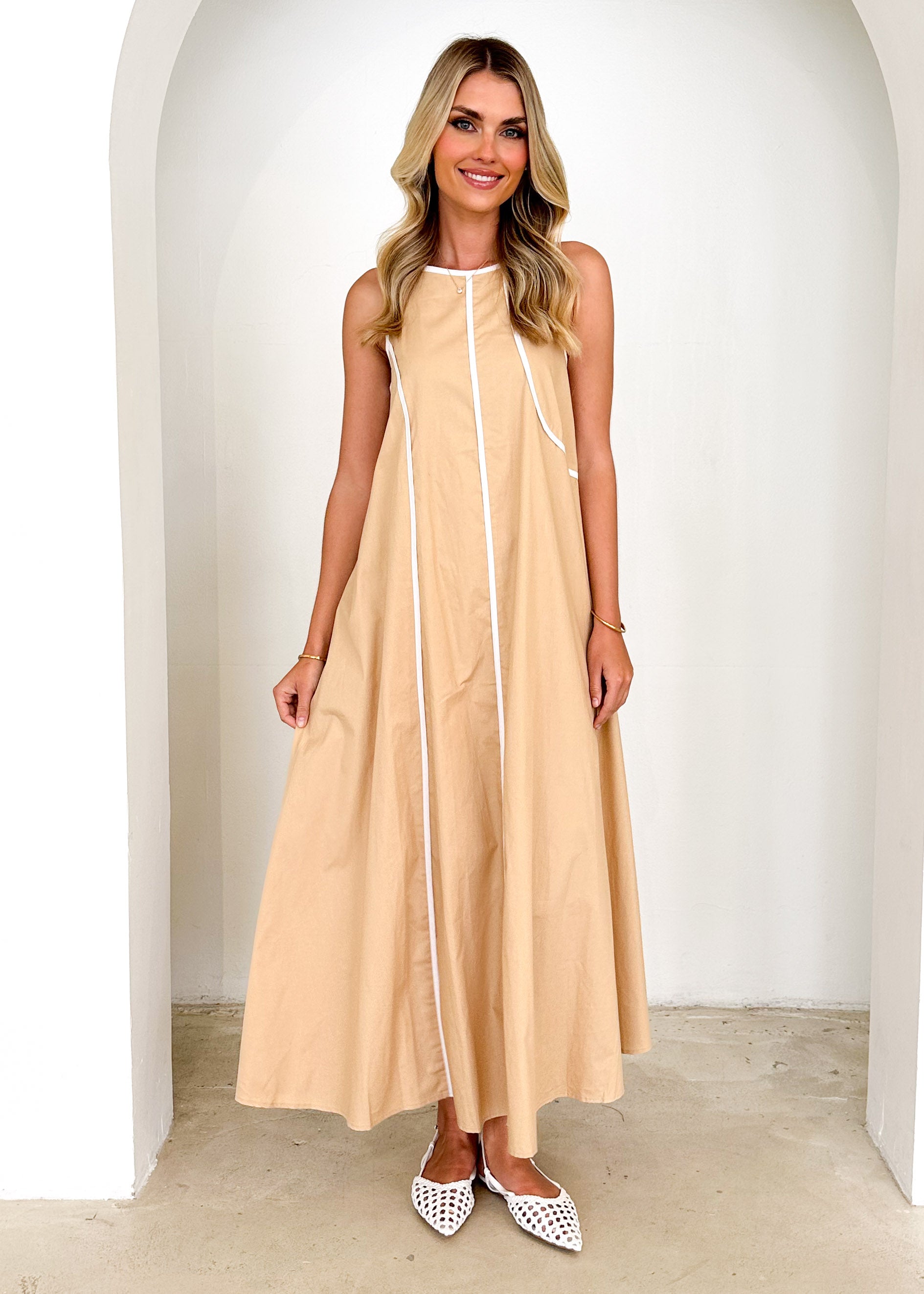 Pantigo Maxi Dress - Beige