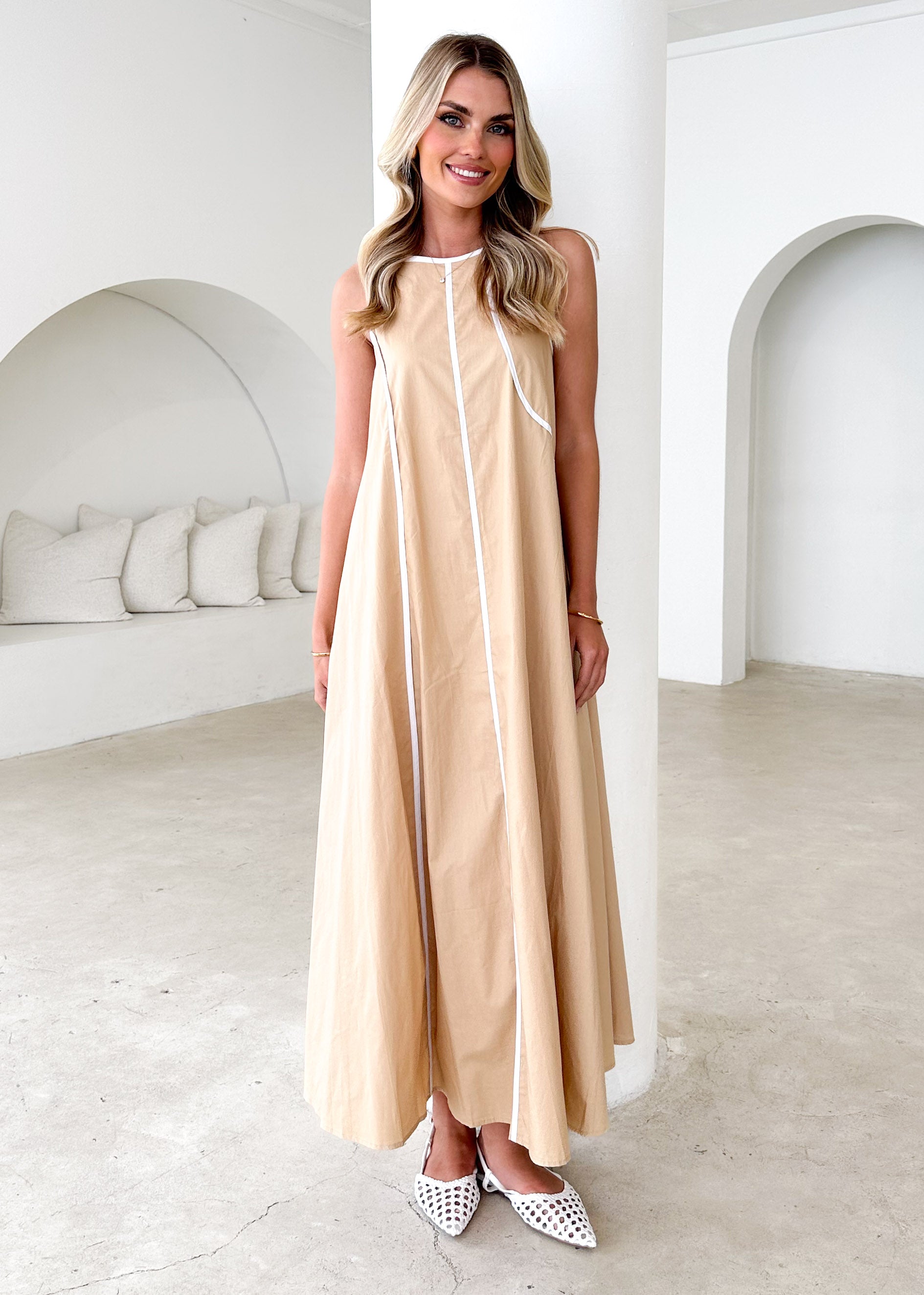 Pantigo Maxi Dress - Beige