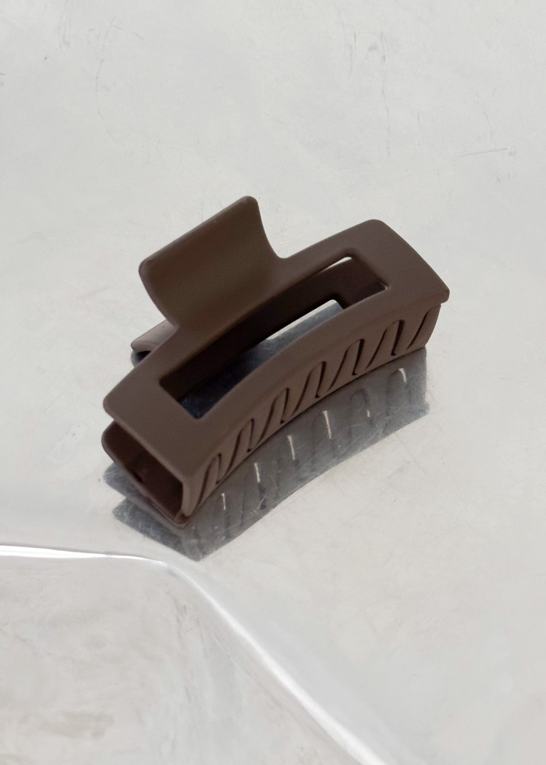 Amari Claw Clip - Chocolate