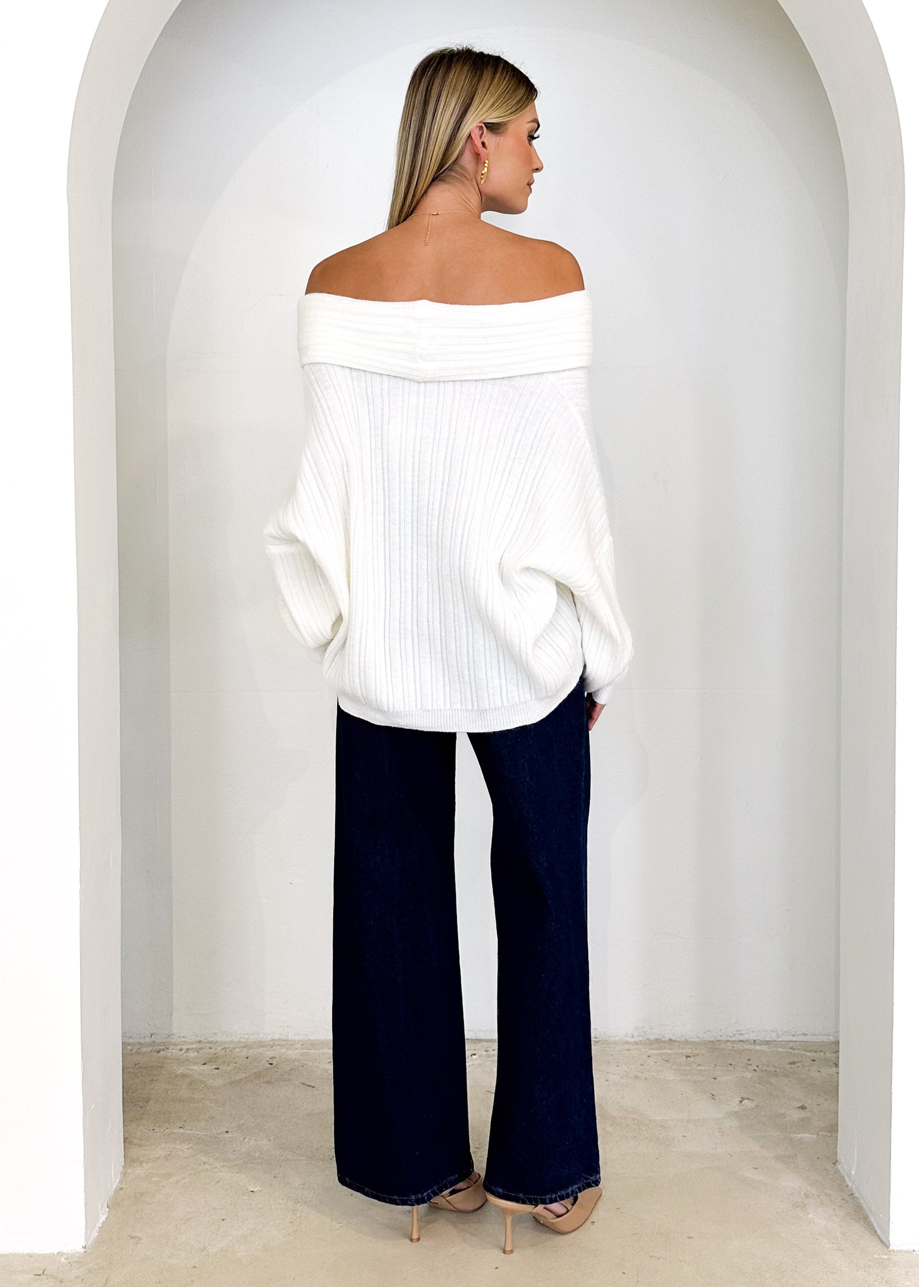 Litra Off Shoulder Sweater - Cream