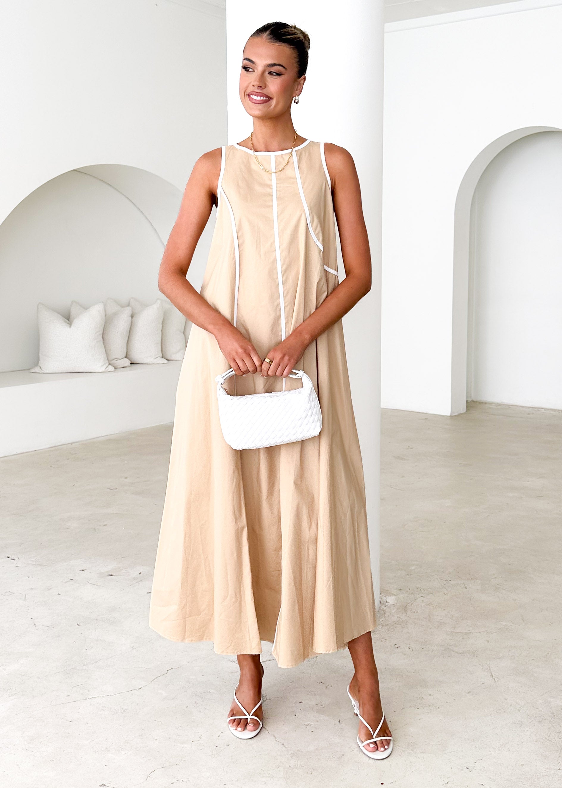 Pantigo Maxi Dress - Beige