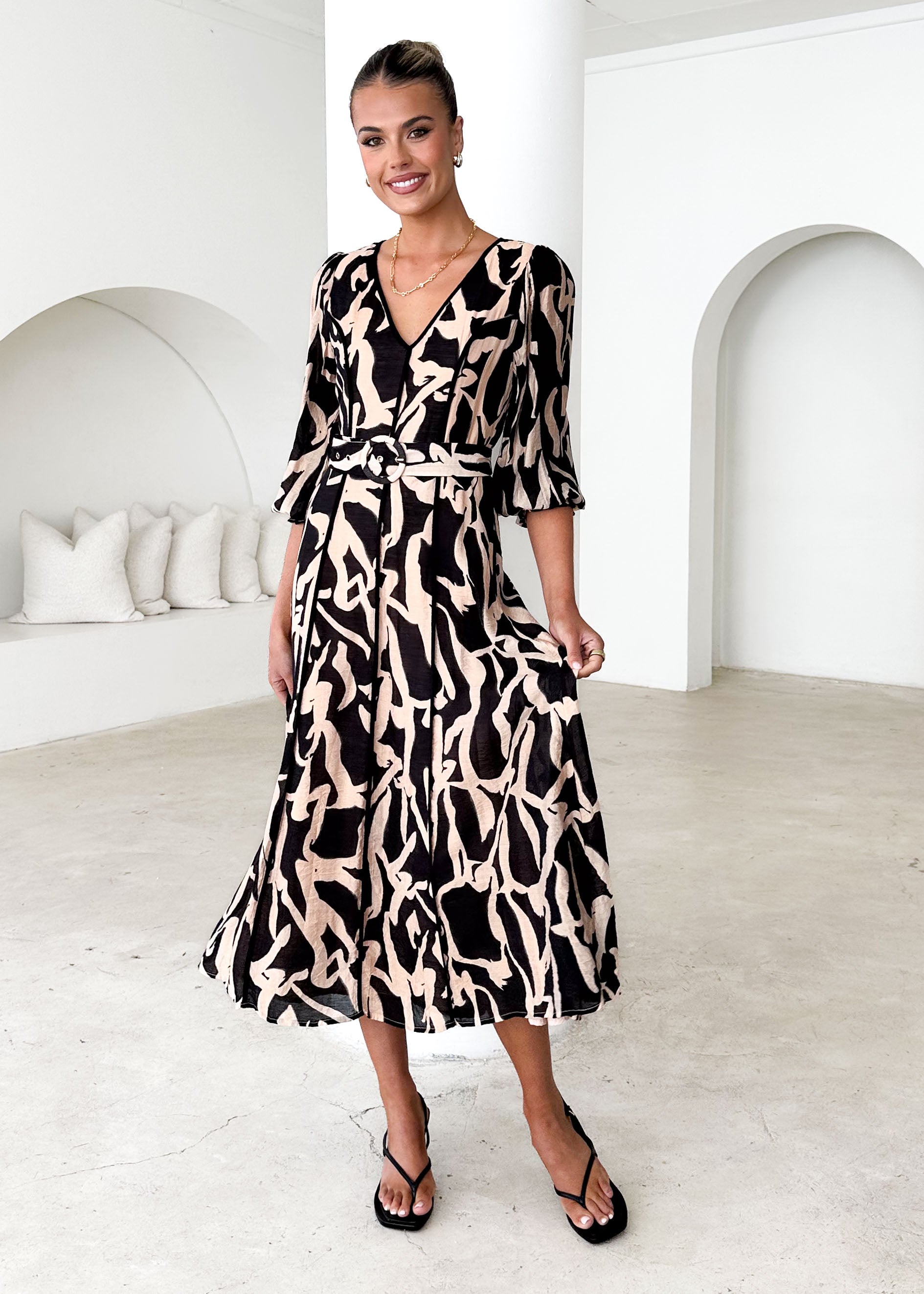 Mimska Midi Dress - Black Abstract