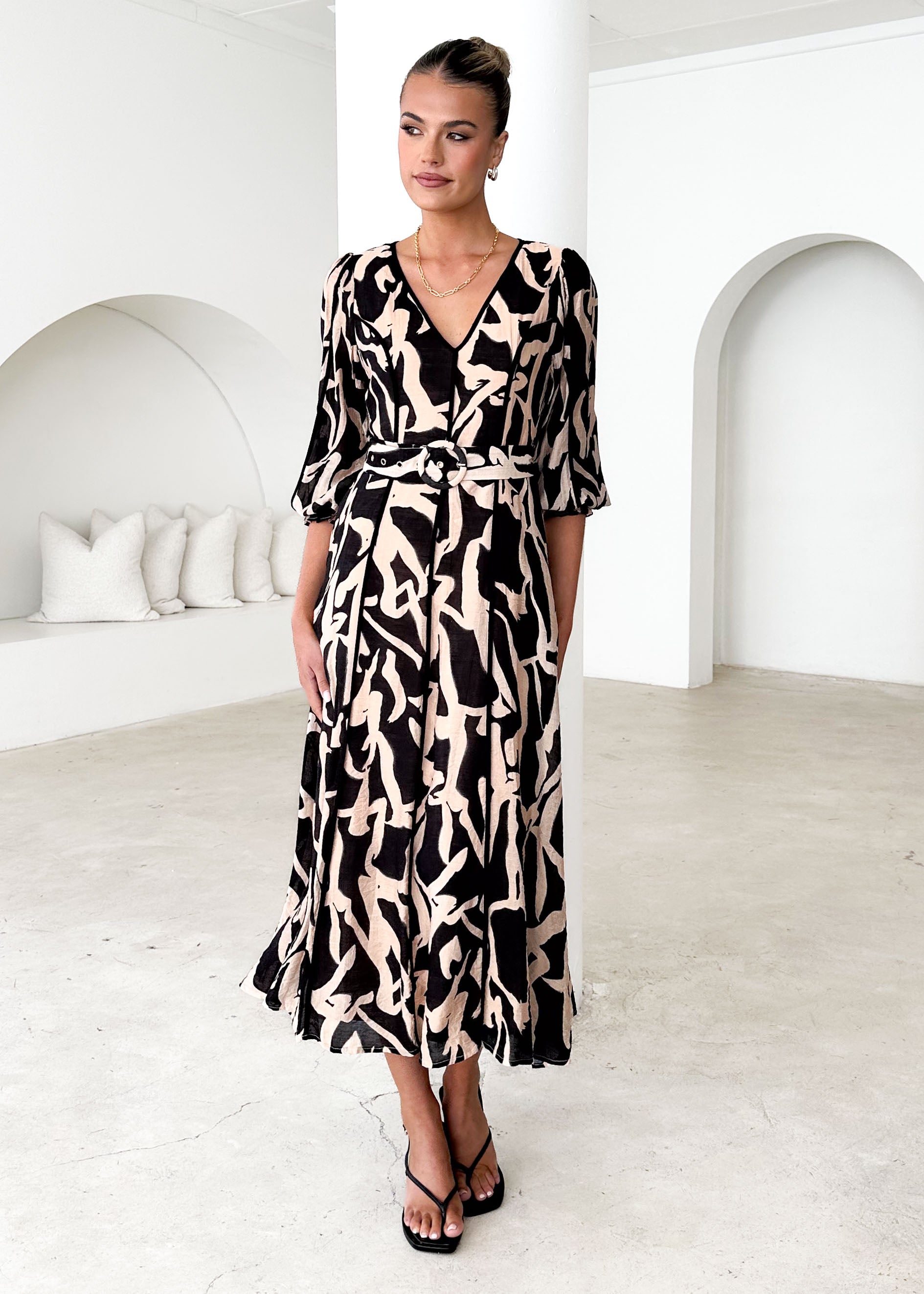 Mimska Midi Dress - Black Abstract