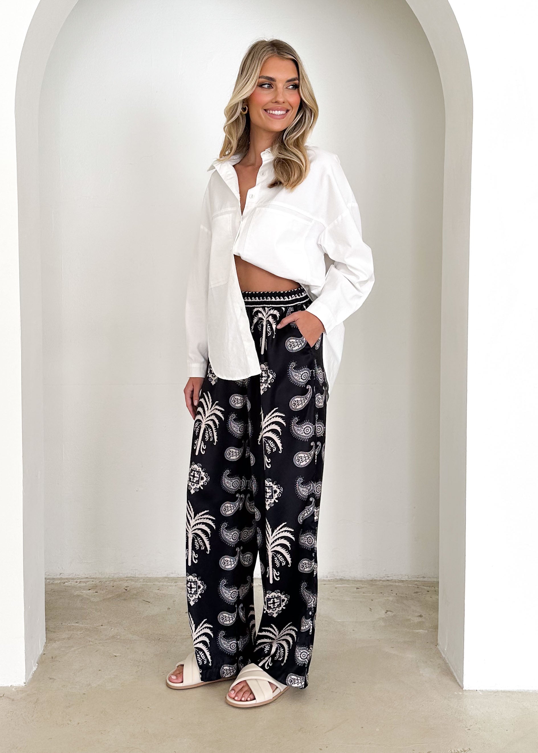 Oltoe Pants - Black Abstract