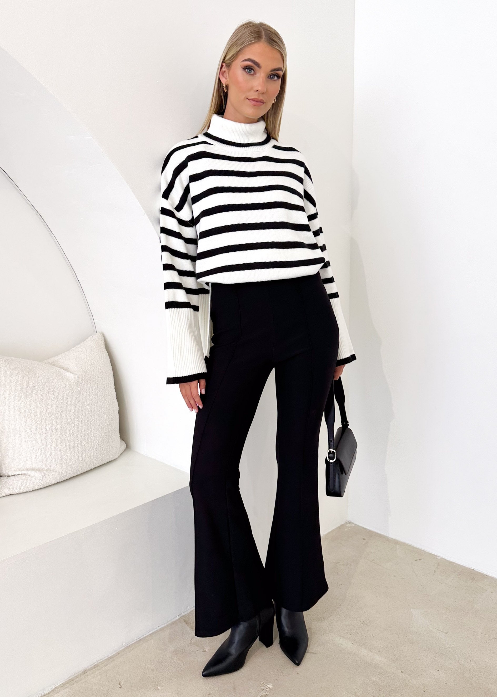 Klossy Sweater - White Stripe
