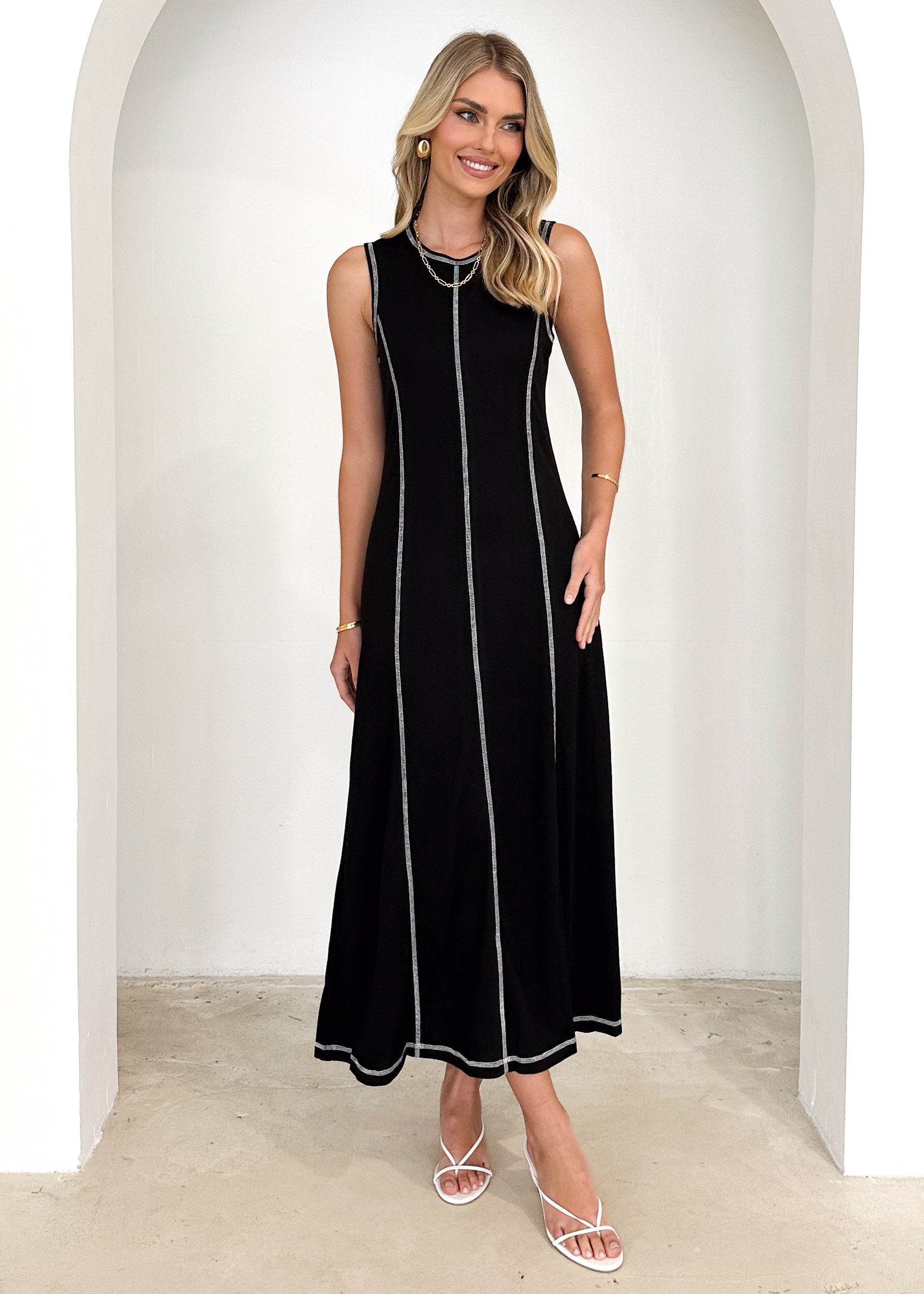 Beroinio Knit Maxi Dress - Black