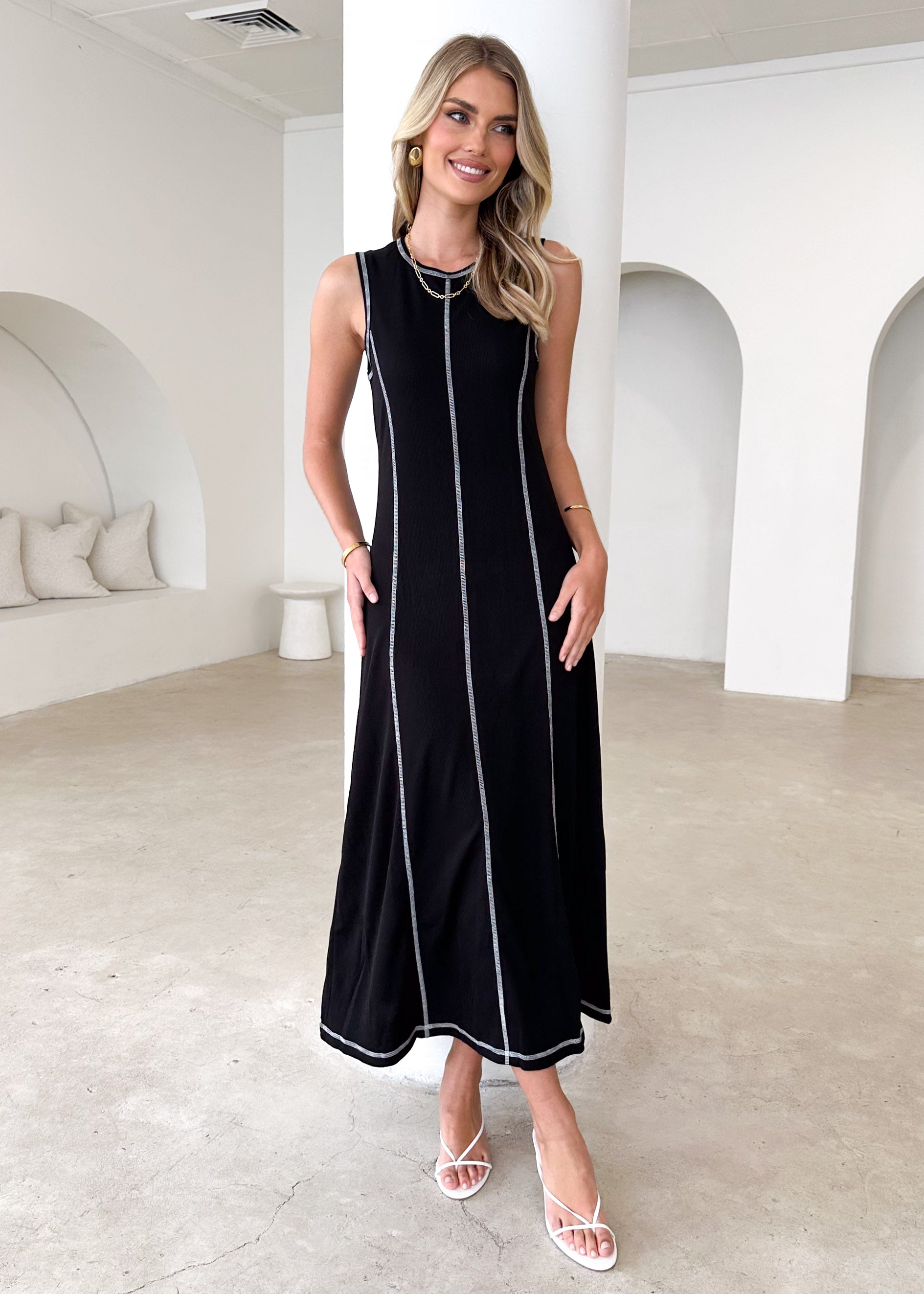 Beroinio Knit Maxi Dress - Black