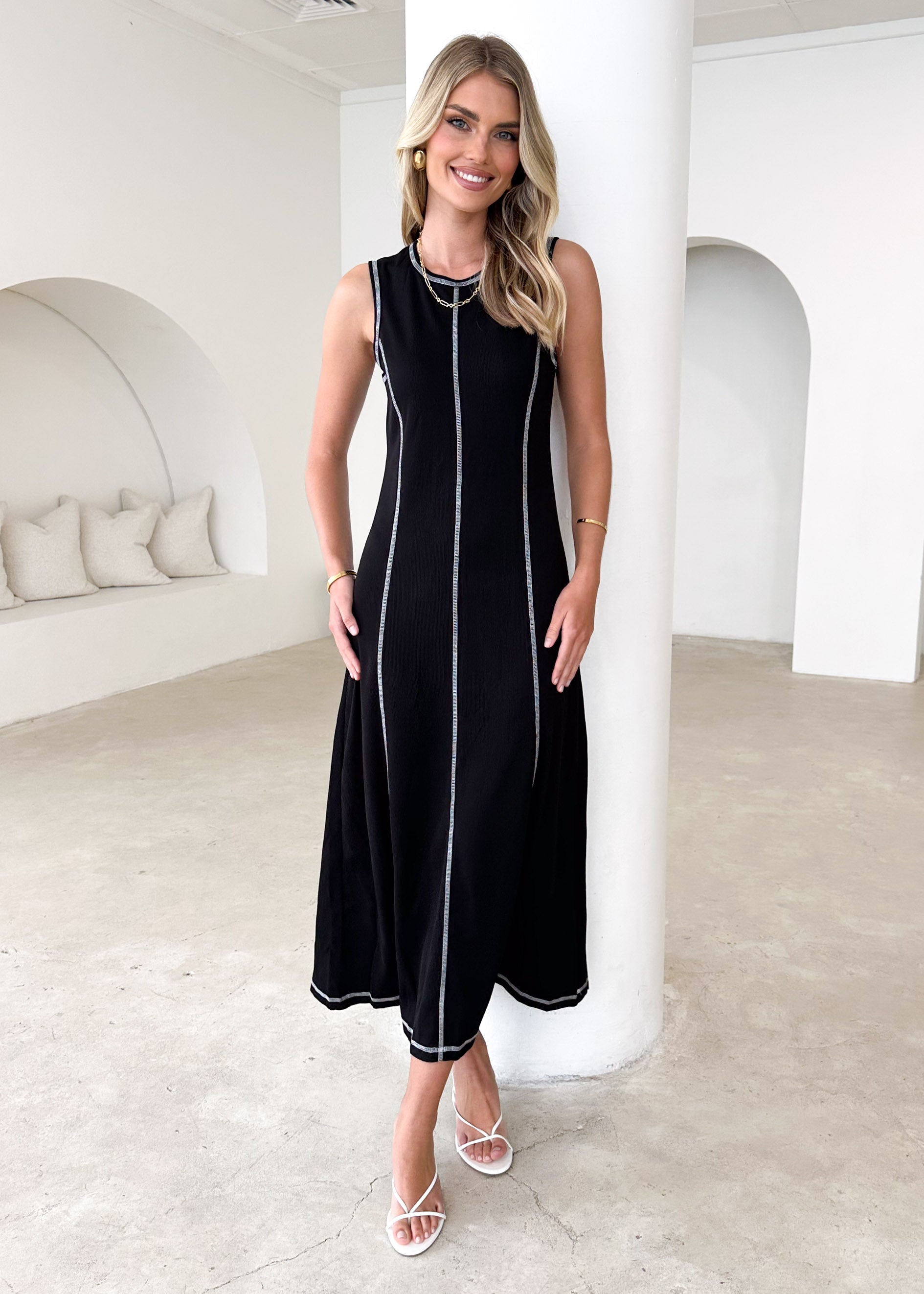 Beroinio Knit Maxi Dress - Black