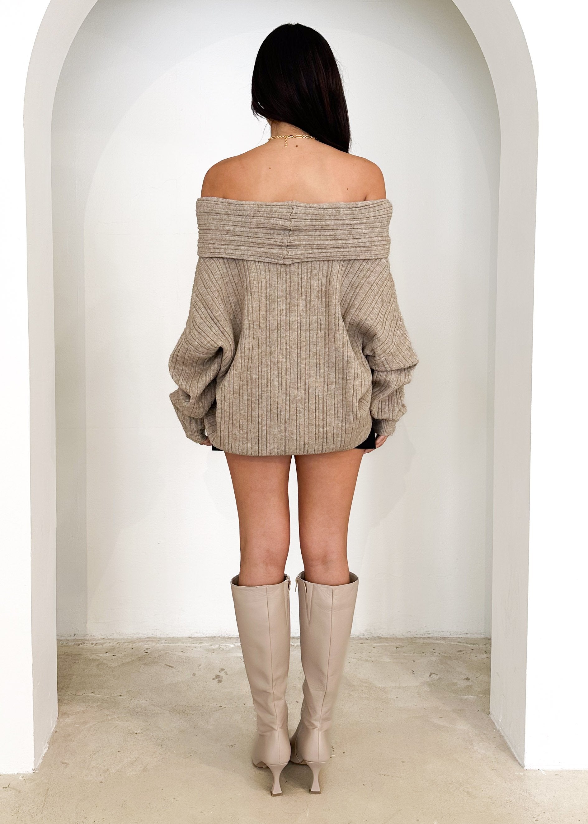 Litra Off Shoulder Sweater - Beige