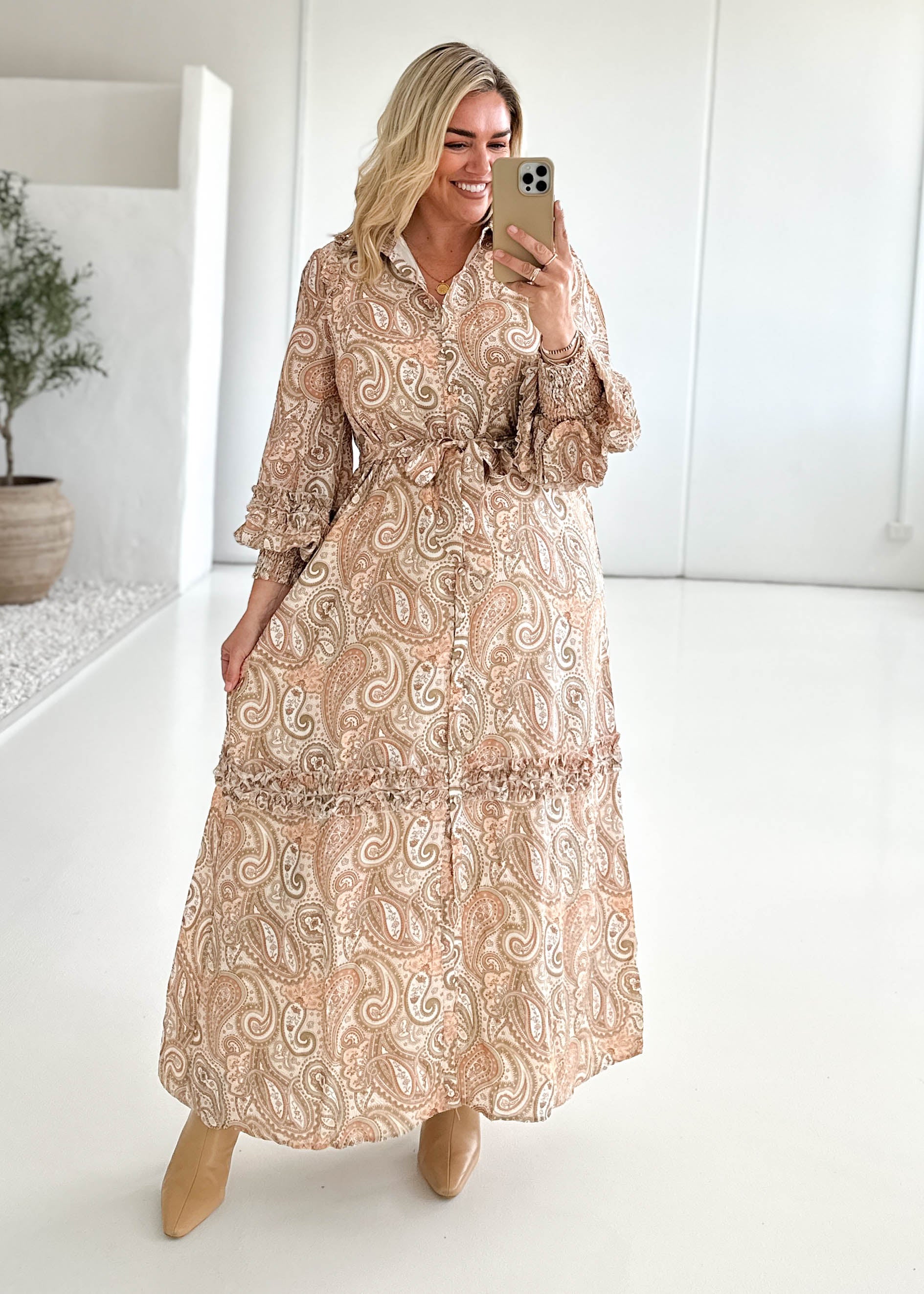 Pambo Maxi Dress - Peach Paisley