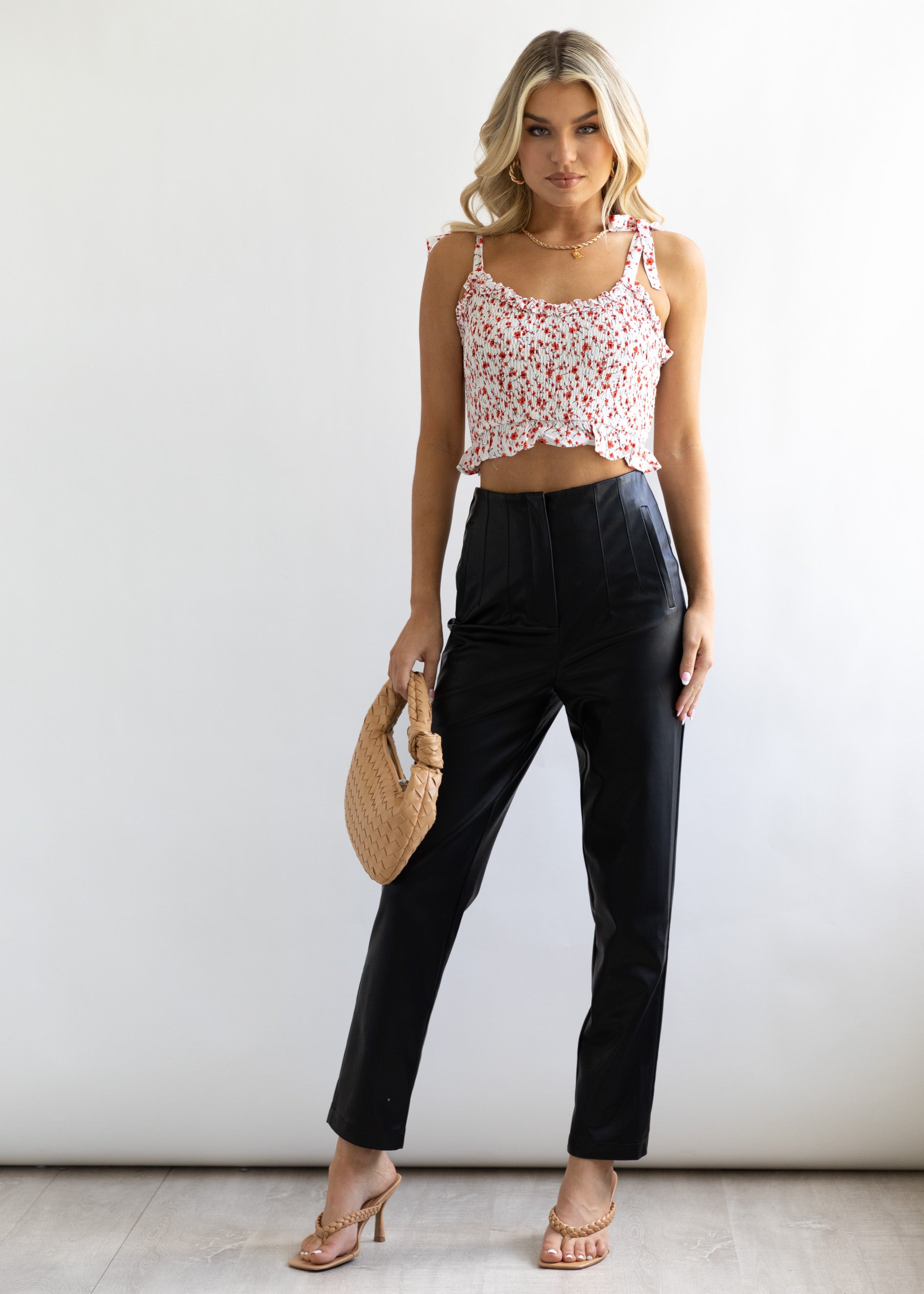 Bale Crop - White Floral