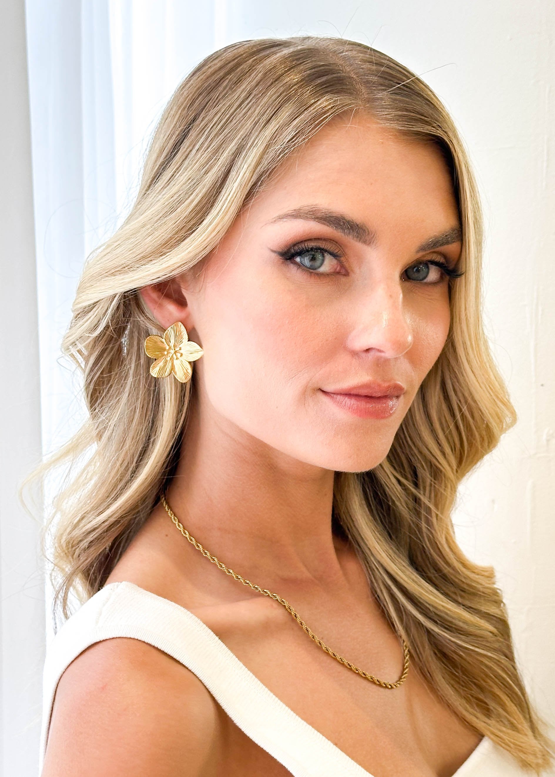 Daiso Flower Earrings - Gold