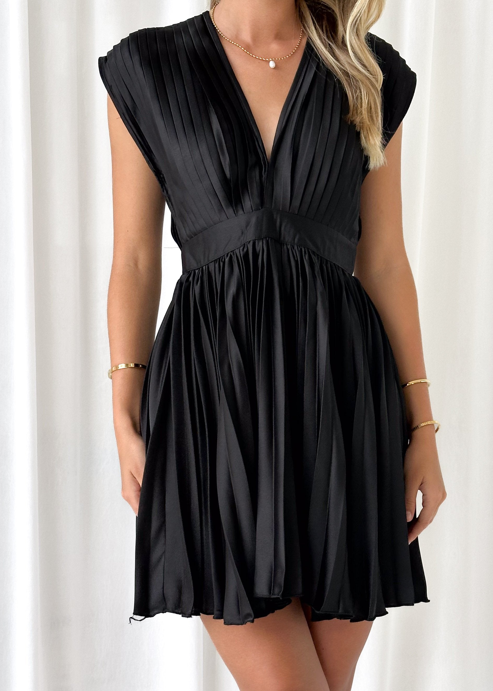 Pearnsie Dress - Black