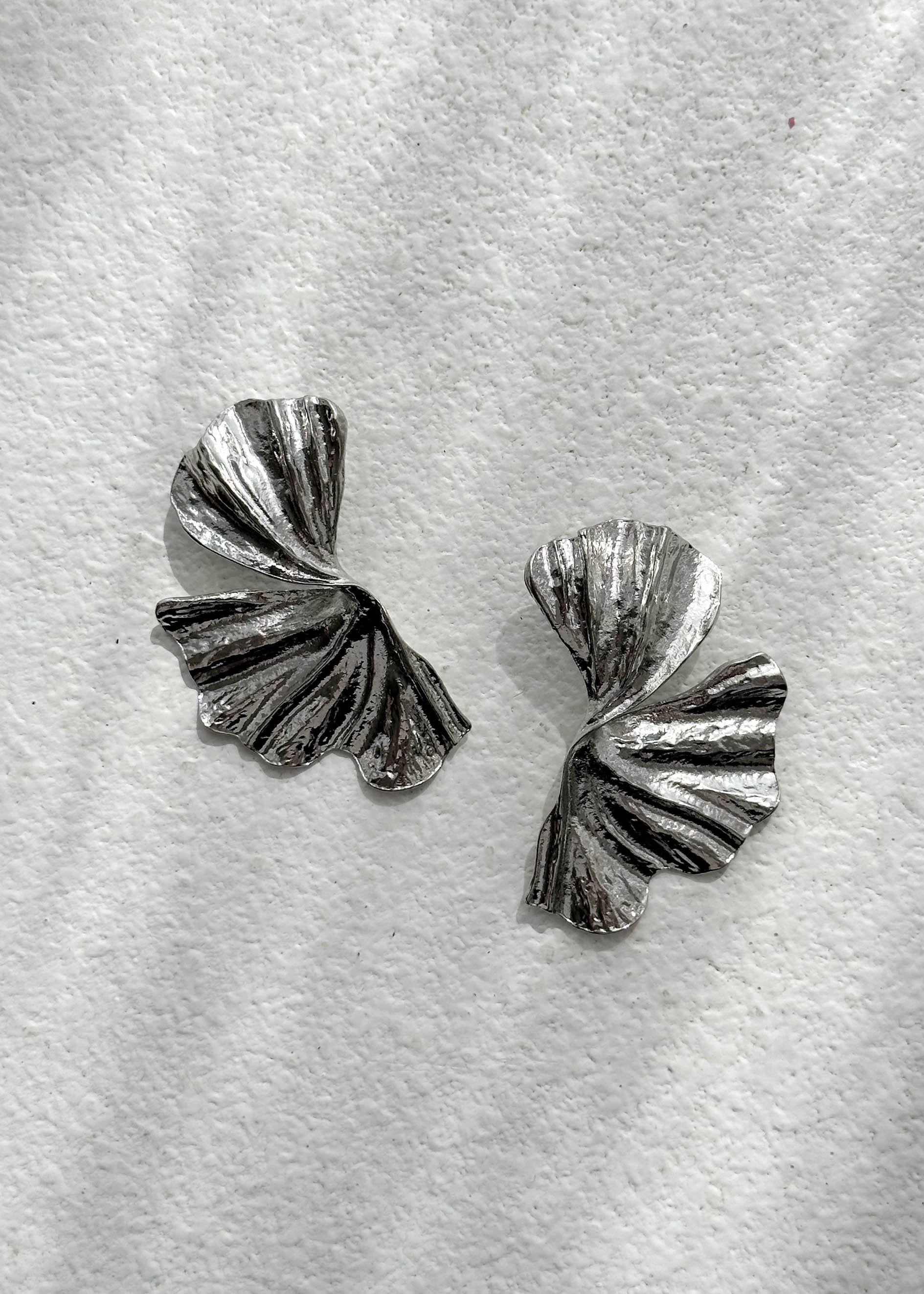 Pelto Earrings - Silver
