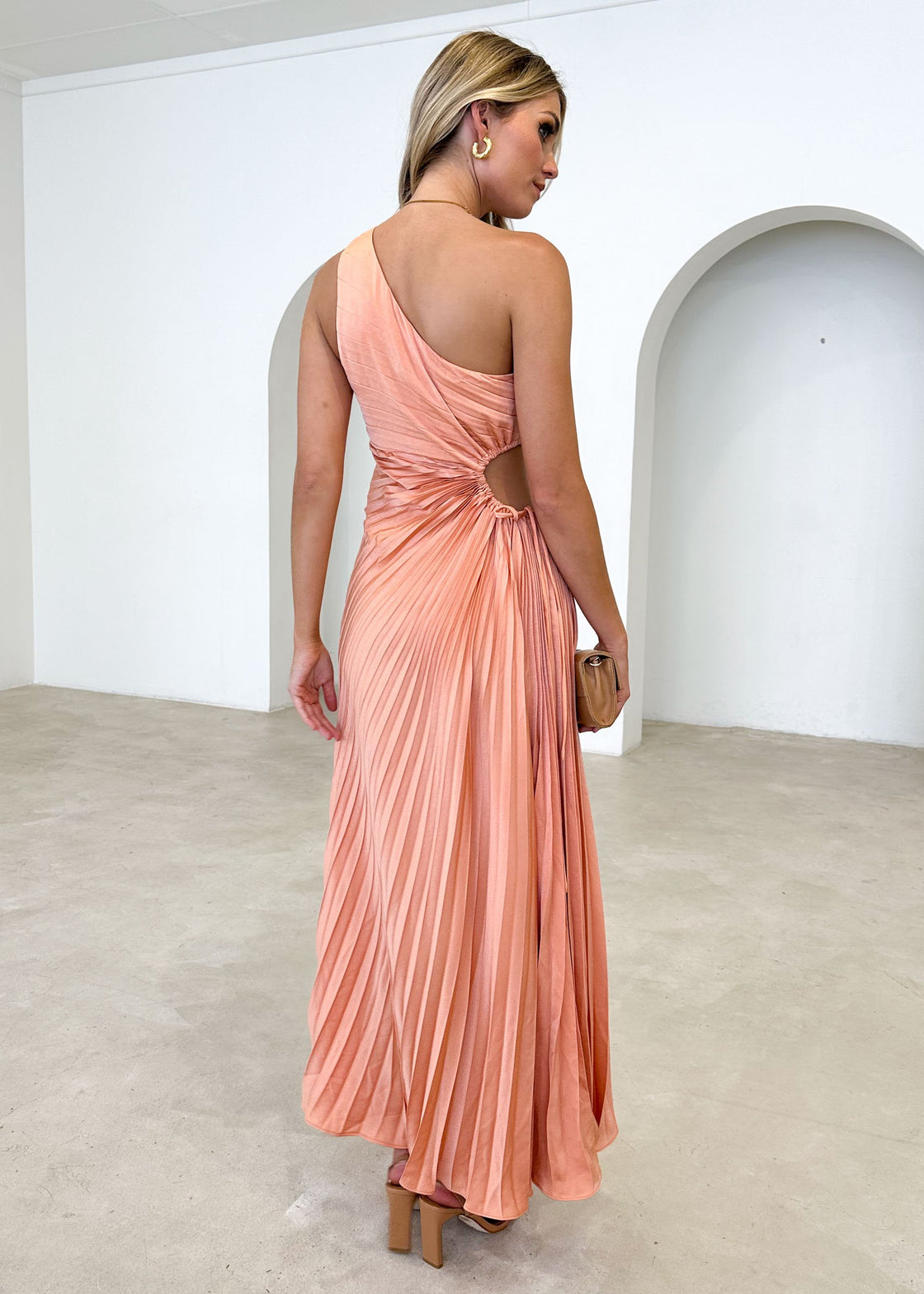 Elinor Off-Shoulder Midi Dress (Peach)